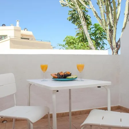 Apartamento In Parque Cattleya, Playa De Americas *